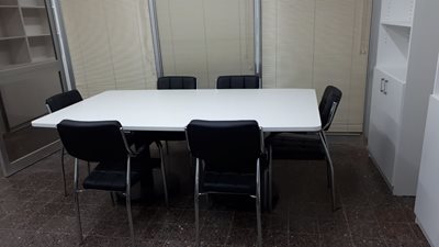 שולחן לחדר ישיבות